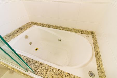 Apartamento à venda com 133m², 3 quartos e 2 vagasBanheiro da suite 2 (master)