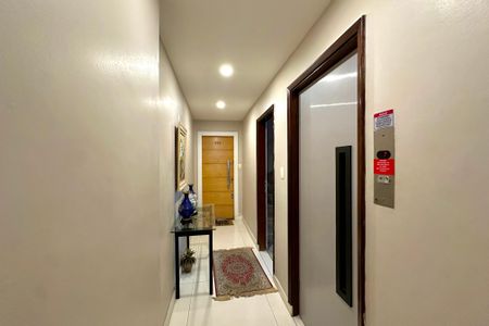 Apartamento à venda com 136m², 3 quartos e sem vaga Apartamento à venda com 136m², 3 quartos e sem vagaHall de entrada