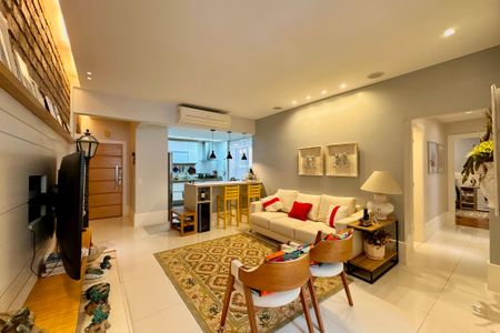 Apartamento à venda com 136m², 3 quartos e sem vaga Apartamento à venda com 136m², 3 quartos e sem vagaSala