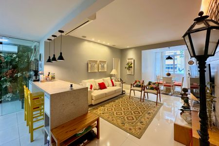 Apartamento à venda com 136m², 3 quartos e sem vaga Apartamento à venda com 136m², 3 quartos e sem vagaSala