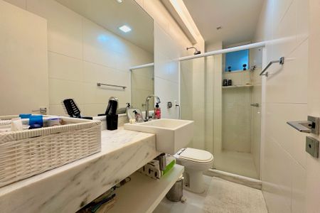 Apartamento à venda com 136m², 3 quartos e sem vaga Apartamento à venda com 136m², 3 quartos e sem vagaBanheiro da Suíte 2