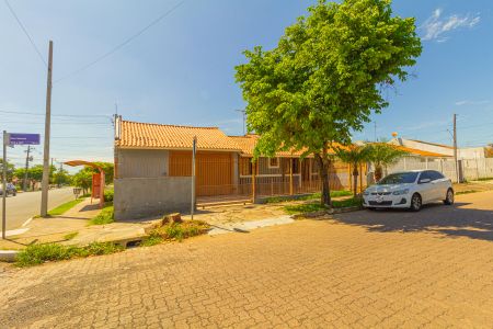 Casa à venda com 150m², 1 quarto e 3 vagas Casa à venda com 150m², 1 quarto e 3 vagasVista da Rua