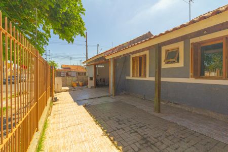Casa à venda com 150m², 1 quarto e 3 vagas Casa à venda com 150m², 1 quarto e 3 vagasFachada