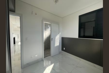 Apartamento à venda com 140m², 4 quartos e 2 vagasQuarto 2