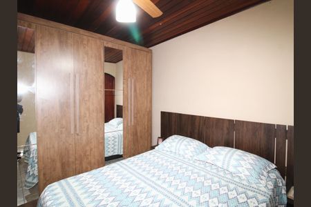 Casa à venda com 300m², 5 quartos e 2 vagasCasa 2 - Quarto 1