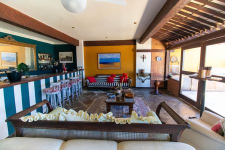 Casa de condomínio à venda com 550m², 4 quartos e 4 vagas Casa de condomínio à venda com 550m², 4 quartos e 4 vagasÁrea gourmet