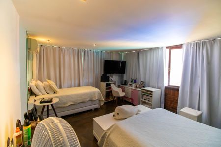 Casa de condomínio à venda com 550m², 4 quartos e 4 vagas Casa de condomínio à venda com 550m², 4 quartos e 4 vagasSuíte 1