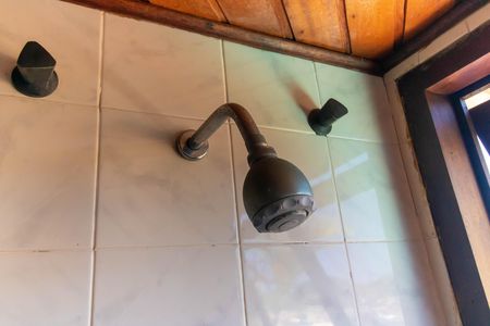 Casa de condomínio à venda com 550m², 4 quartos e 4 vagas Casa de condomínio à venda com 550m², 4 quartos e 4 vagasChuveiro