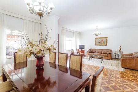 Casa à venda com 405m², 4 quartos e 7 vagasSala