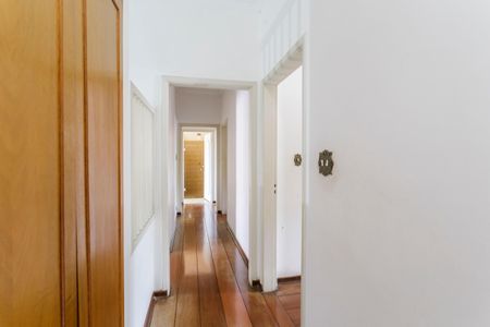 Casa à venda com 405m², 4 quartos e 7 vagasCorredor