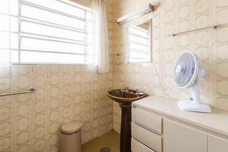 Casa à venda com 405m², 4 quartos e 7 vagasBanheiro 2