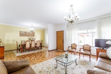 Casa à venda com 405m², 4 quartos e 7 vagasSala