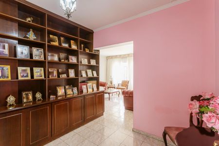 Casa à venda com 405m², 4 quartos e 7 vagasSala de TV