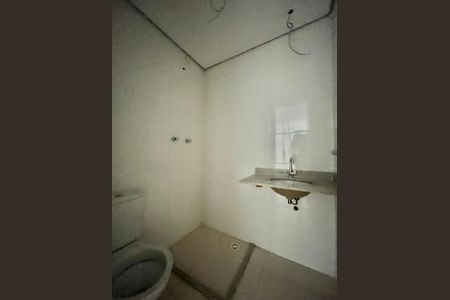 Apartamento à venda com 33m², 2 quartos e sem vaga Apartamento à venda com 33m², 2 quartos e sem vagaBanheiro