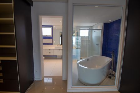 Apartamento à venda com 442m², 4 quartos e 6 vagasBanheiro da Suíte 4