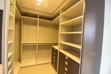 Apartamento à venda com 442m², 4 quartos e 6 vagasCloset da Suíte 4