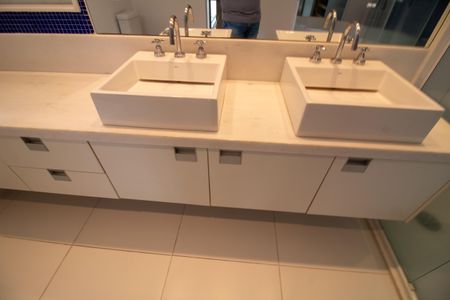 Apartamento à venda com 442m², 4 quartos e 6 vagasBanheiro da Suíte 4