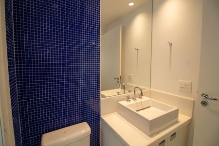 Apartamento à venda com 442m², 4 quartos e 6 vagasBanheiro da Suíte 3