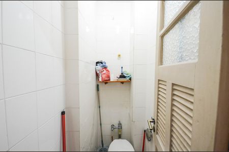 Apartamento à venda com 71m², 2 quartos e sem vaga Apartamento à venda com 71m², 2 quartos e sem vagaBanheiro de Serviço