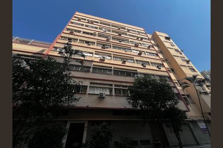 Apartamento à venda com 71m², 2 quartos e sem vaga Apartamento à venda com 71m², 2 quartos e sem vagaFachada