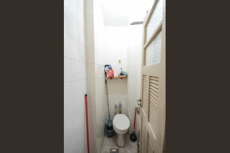 Apartamento à venda com 71m², 2 quartos e sem vaga Apartamento à venda com 71m², 2 quartos e sem vagaBanheiro de Serviço