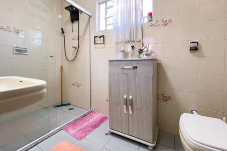 Casa à venda com 187m², 3 quartos e 2 vagas Casa à venda com 187m², 3 quartos e 2 vagasBanheiro Social