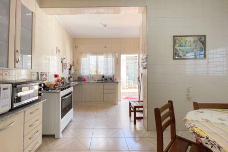 Casa à venda com 187m², 3 quartos e 2 vagas Casa à venda com 187m², 3 quartos e 2 vagasCozinha