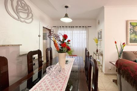 Casa à venda com 187m², 3 quartos e 2 vagas Casa à venda com 187m², 3 quartos e 2 vagasSala