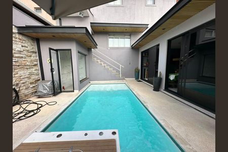 Casa de condomínio à venda com 400m², 4 quartos e 5 vagas Casa de condomínio à venda com 400m², 4 quartos e 5 vagasPiscina