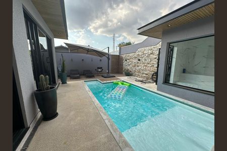 Casa de condomínio à venda com 400m², 4 quartos e 5 vagas Casa de condomínio à venda com 400m², 4 quartos e 5 vagasPiscina