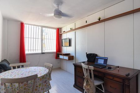Apartamento à venda com 70m², 2 quartos e 2 vagasSala