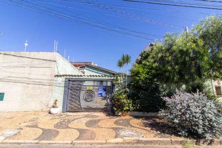 Casa à venda com 300m², 2 quartos e 2 vagasFachada