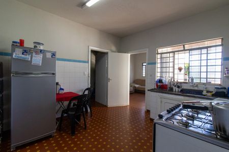 Casa à venda com 300m², 2 quartos e 2 vagasCozinha