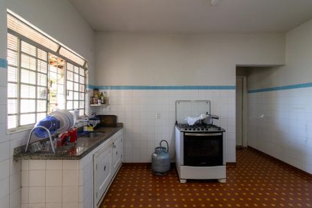 Casa à venda com 300m², 2 quartos e 2 vagasCozinha
