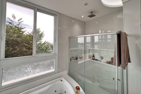 Casa de condomínio à venda com 250m², 3 quartos e 4 vagasBanheiro Suíte