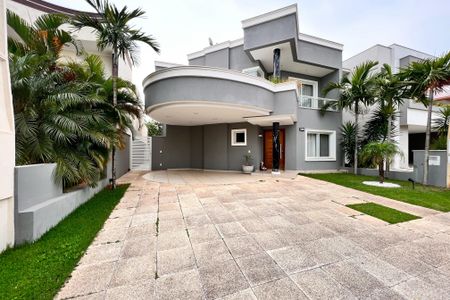 Casa de condomínio à venda com 250m², 3 quartos e 4 vagasFachada