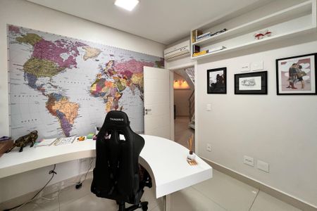 Casa de condomínio à venda com 250m², 3 quartos e 4 vagasEscritório