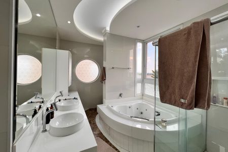 Casa de condomínio à venda com 250m², 3 quartos e 4 vagasBanheiro Suíte