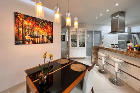 Casa de condomínio à venda com 250m², 3 quartos e 4 vagasSala de Jantar