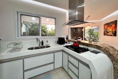 Casa de condomínio à venda com 250m², 3 quartos e 4 vagasCozinha