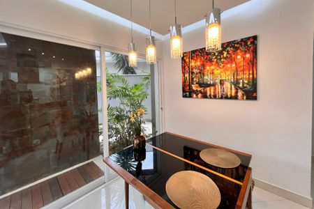 Casa de condomínio à venda com 250m², 3 quartos e 4 vagasSala de Jantar