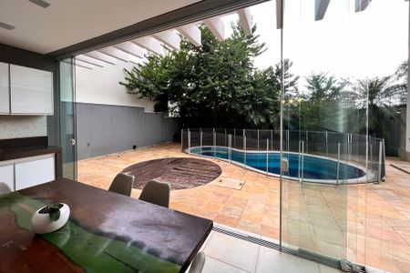 Casa de condomínio à venda com 250m², 3 quartos e 4 vagasÁrea gourmet