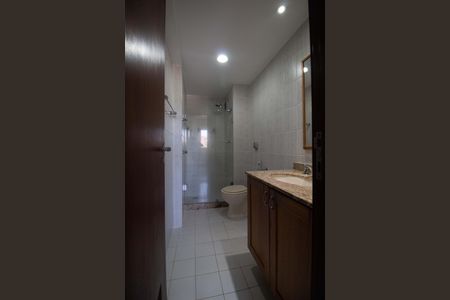 Apartamento à venda com 71m², 2 quartos e 2 vagasBanheiro da Suíte