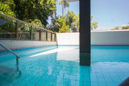 Apartamento à venda com 71m², 2 quartos e 2 vagasÁrea comum - piscina