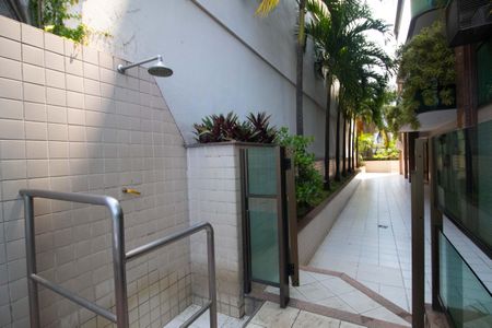 Apartamento à venda com 71m², 2 quartos e 2 vagasÁrea comum - piscina