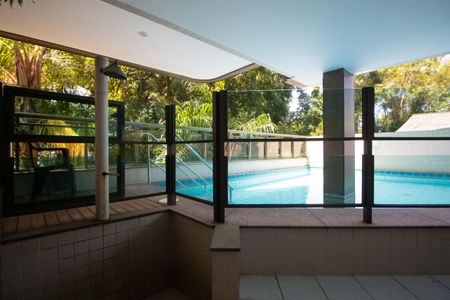 Apartamento à venda com 71m², 2 quartos e 2 vagasÁrea comum - piscina