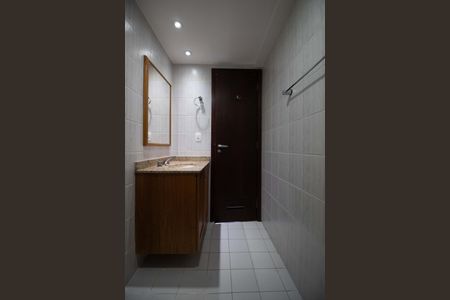 Apartamento à venda com 71m², 2 quartos e 2 vagasBanheiro da Suíte