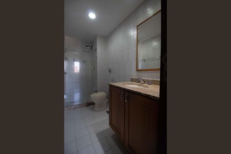 Apartamento à venda com 71m², 2 quartos e 2 vagasBanheiro da Suíte