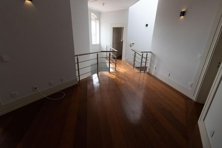 Casa de condomínio para alugar com 750m², 4 quartos e 4 vagasHALL PISO SUPERIOR
