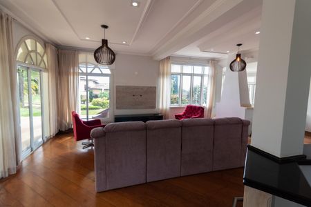 Casa de condomínio para alugar com 750m², 4 quartos e 4 vagasSALA